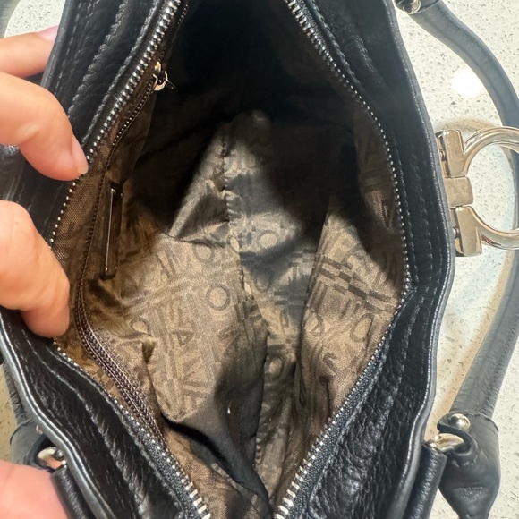 Salvatore Ferragamo Black Leather Shoulder Bag Gancini Hardware Made in Italy - Picture 13 of 13